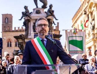 Minacce online a Lepore dopo gli scontri di Bologna: il sindaco sporge denuncia
