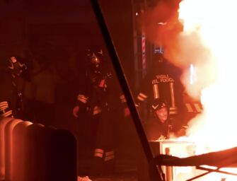 Bologna, durante i disordini di lunedì aggredita anche una squadra di vigili del fuoco