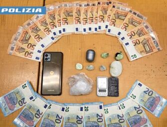 In giro per Cella con cocaina, bilancino e mille euro in contanti: arrestato per spaccio