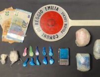Reggio, si aggira in zona stazione con quasi due etti di cocaina nello zaino: arrestato