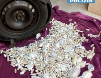 Reggio, oltre mille ovuli di cocaina ed eroina nella ruota di scorta dell’auto: arrestato