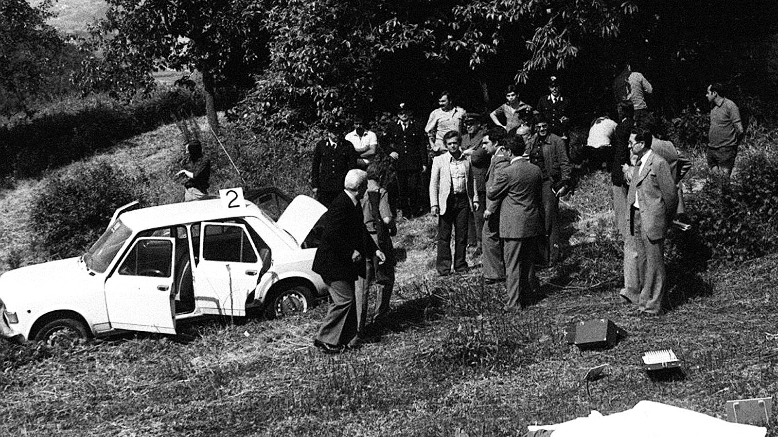 La scena del crimine dopo la sparatoria di Cascina Spiotta
