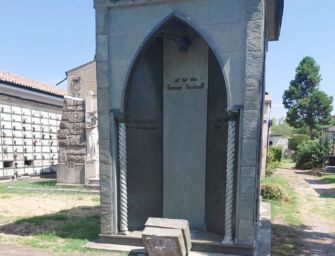 Reggio, raffica di furti al Cimitero Monumentale: rubata la statua dell’aviatore Cantarelli