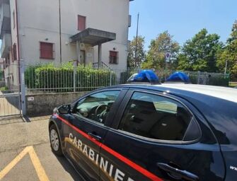 Montecchio, uomo di 74 anni minaccia il suicidio dal ponte sul fiume Enza: salvato