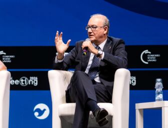 Valditara: “Lo studio dell’italiano sia obbligatorio per i genitori degli studenti stranieri”