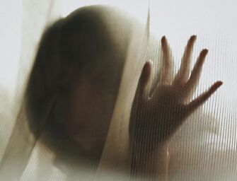 Campagnola, uomo di 60 anni arrestato per atti sessuali con una ragazza minorenne