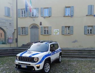 Carpineti, si finge ispettrice di polizia per avere informazioni su un uomo: denunciata