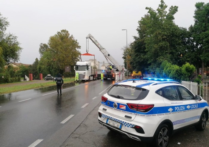 Un autocarro in avaria a Bagno
