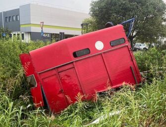 Reggio, carrello per il trasporto cavalli si sgancia e finisce nel fossato della tangenziale