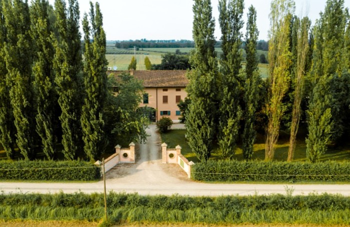 Casale Alma a Correggio - vista frontale