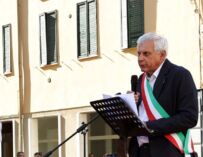 Reggio, il sindaco Massari contro Eterno: “Gesto oltraggioso, fanatico e anticostituzionale”