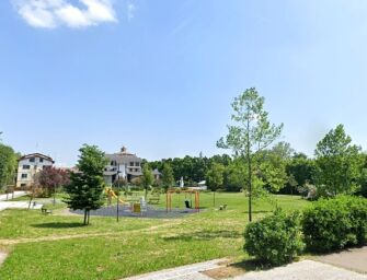 Scandiano, vandali in azione al parco Torelli: in fiamme un tavolo e due sedie di legno