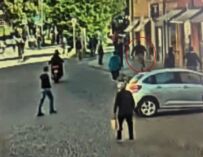 Auto sulla folla a Modena, anche la Dda di Bologna esclude l’aggravante terroristica