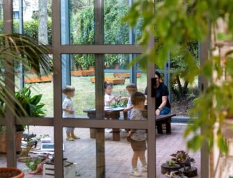 Tempo prolungato, a Reggio 14 bambini e bambine del nido in lista d’attesa