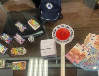 Reggio. Mezzo chilo di hashish in auto, altro mezzo kg in casa: diciottenne nei guai