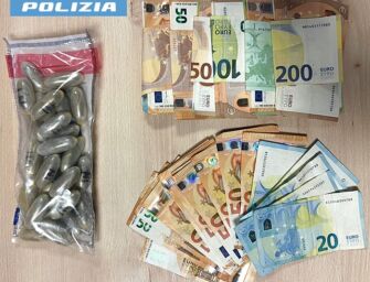 Reggio, si aggira in stazione con 35 ovuli di eroina e cocaina nelle mutande: arrestato
