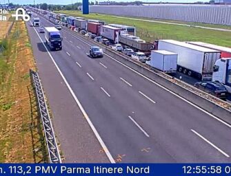 Incidente tra due auto sull’A1 tra Parma e Reggio, fino a 10 km di coda verso Bologna