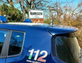 Ramiseto, ruba soldi a casa del nonno e firma assegni a suo nome: spariti 4.650 euro