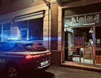 Reggio. “Spaccata” notturna a LouLou Poke, ruba soldi e uno smartphone: arrestato