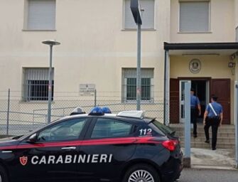 Gattatico, in casa hanno hashish, cocaina, eroina, Mdma e documenti e carte altrui