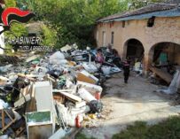 Scoperta discarica abusiva di rifiuti speciali a Reggio, dieci persone indagate