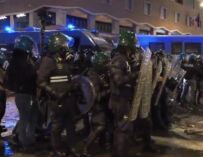 Corteo a Bologna: scontri tra manifestanti e polizia, feriti alcuni agenti
