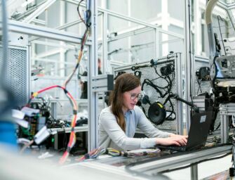 Manifattura reggiana, segni di miglioramento nel secondo trimestre: produzione +0,3%